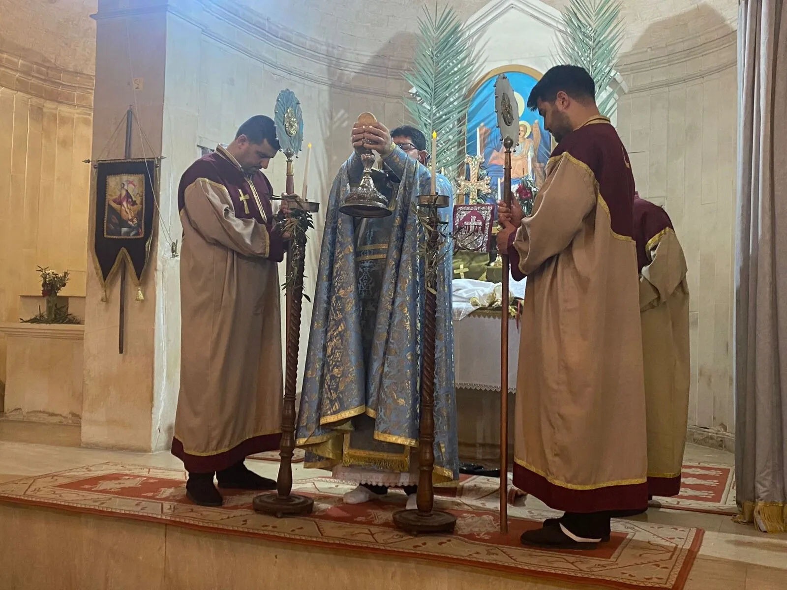 Kiliselerde Zeytin Dalı Bayramı Coşkusu…