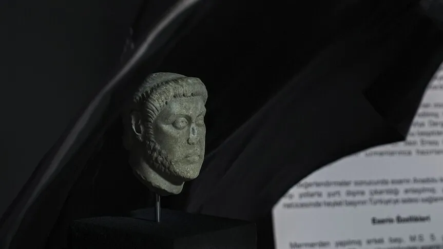 ABD’den iade edilen Smyrna Antik Kenti kökenli heykel başı İzmir’de ziyarete açıldı