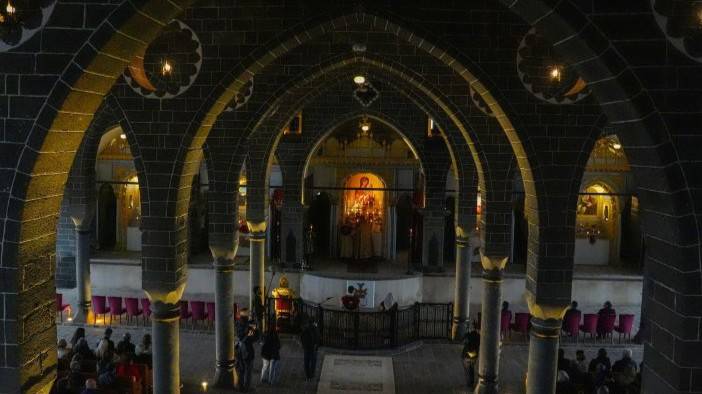 Surp Giragos Kilisesi’nde Zadig mumları yandı