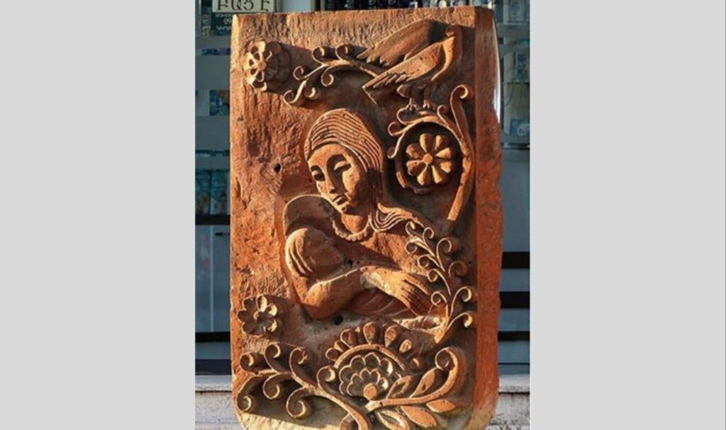 Anneler ve Güzellik Günü’nde Karabağ’da ‘Annelik’ heykeli tahrip edildi