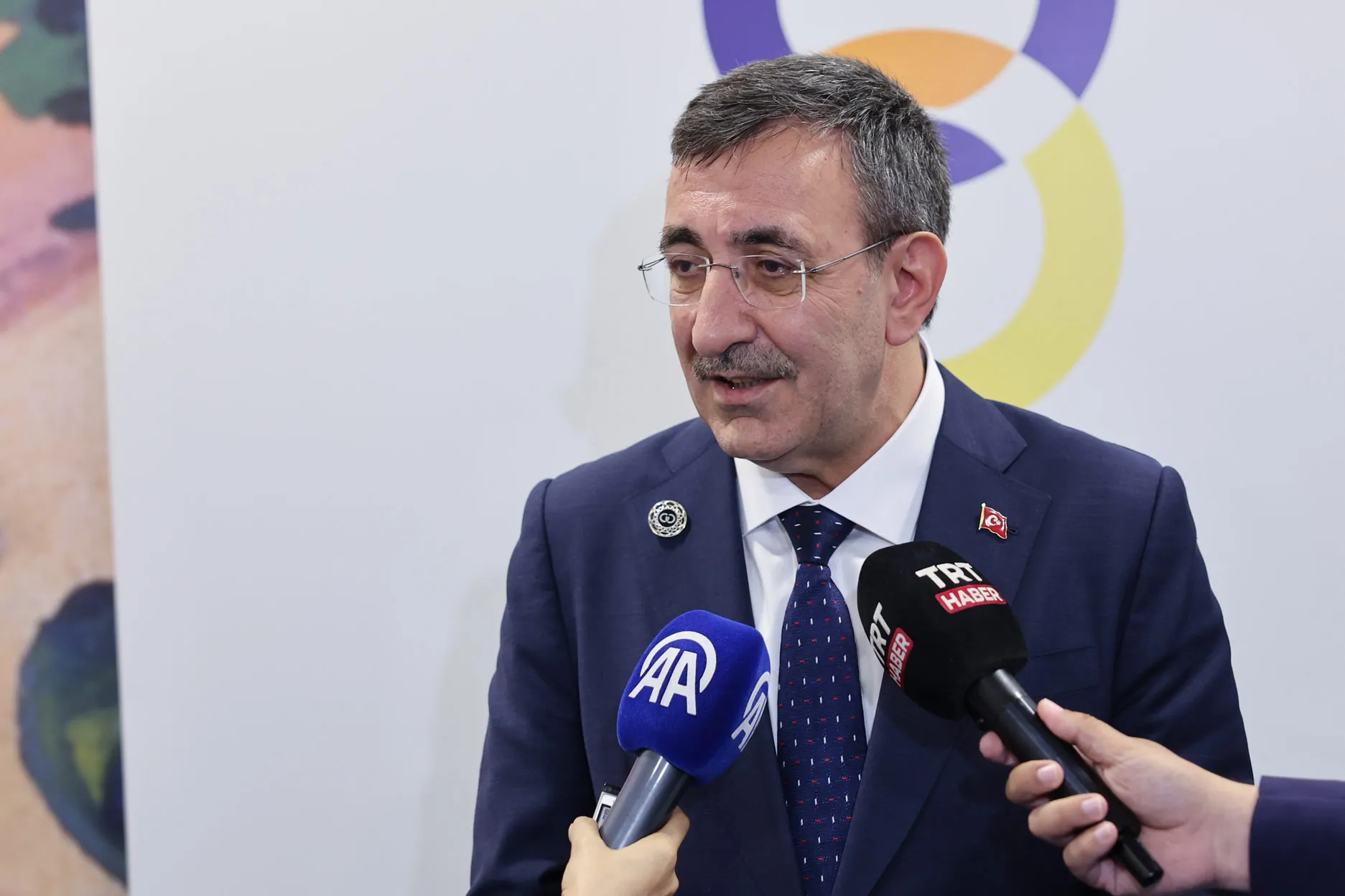 Cumhurbaşkanı Yardımcısı Yılmaz, Ermenistan’da gazetecilerle bir araya geldi