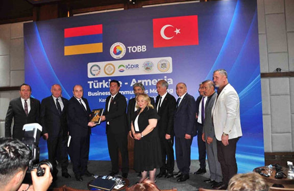 Ermeni iş dünyası temsilcileri sınırı geçerek Kars’ta iş insanları ile buluştu