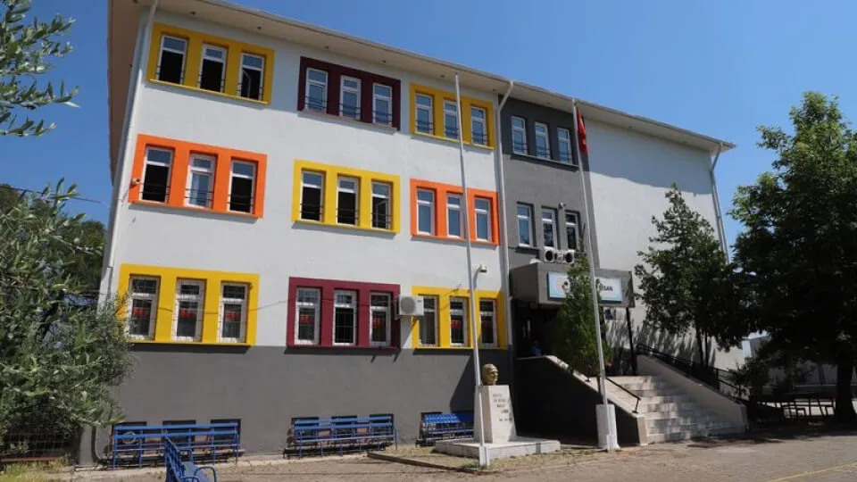 İstanbul Valiliği’nden okullara mescit talimatı