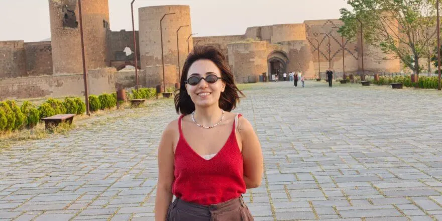 “Bayrakları Gördük, Sınırın Yakınlığını ve Uzaklığını Aynı Anda Hissettik”