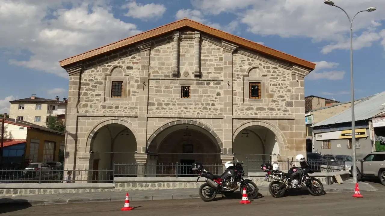 Erzurum’un (Karin-‘Akunq’ web sitesi) Ayasofyası’nda yıllar sonra ortaya çıktı