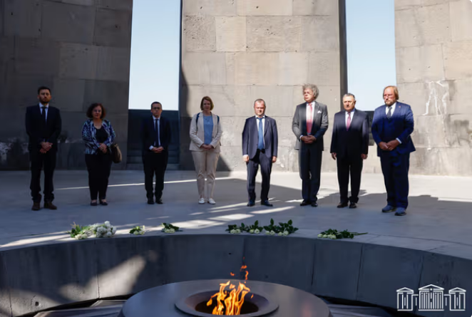 Alman Federal Meclisi heyeti Ermeni Soykırımı Anıtı’nı ziyaret etti