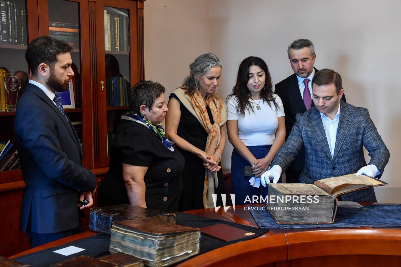 Matenadaran Müdürü’nden Hacıyev’e tepki: “El yazmalarımızda boş sayfalar yok”