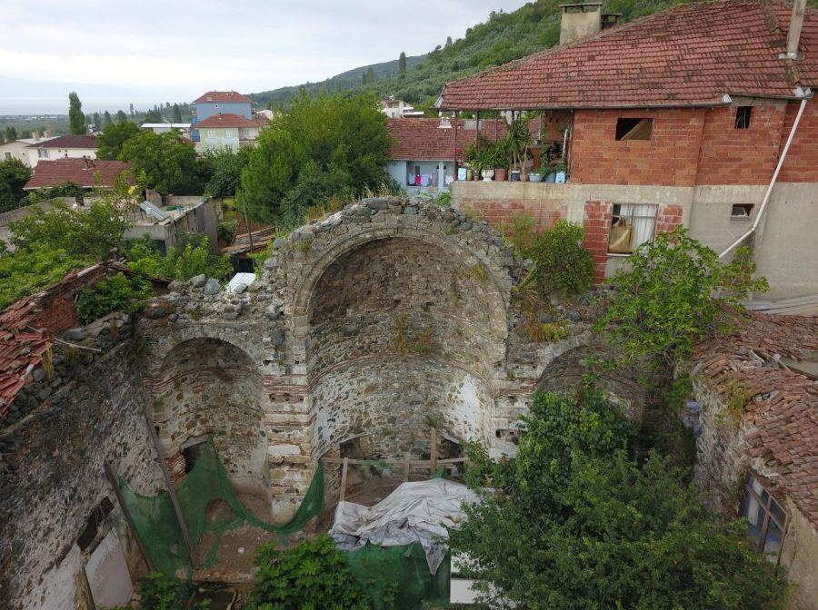 Bursa Orhangazi Belediyesi mülkiyetindeki konutlarla iç içe bir Ermeni kilisesi: Surp Kevork