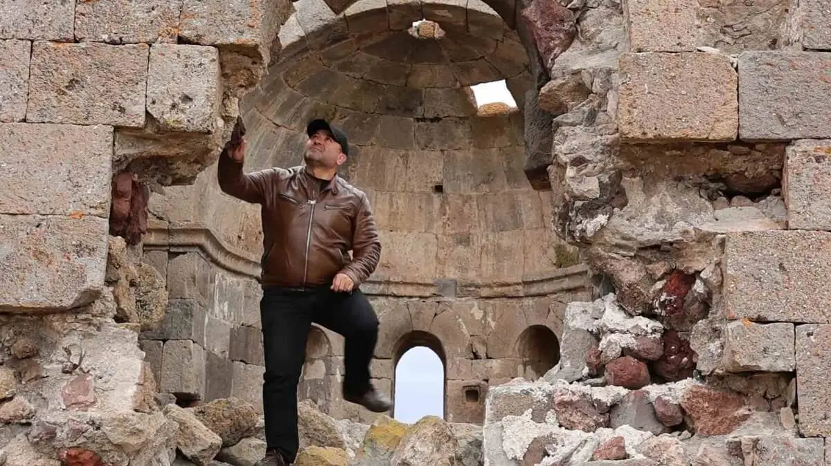 Aksaray’da Ana Sultan Tepesi’ndeki 725 yıllık kilise, manzarasıyla dikkat çekiyor