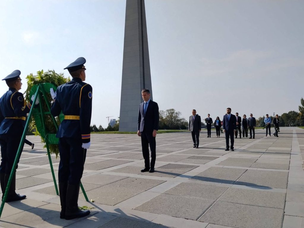 Hollanda Dışişleri Bakanı Ermeni Soykırımı Anıtı’nı ziyaret etti