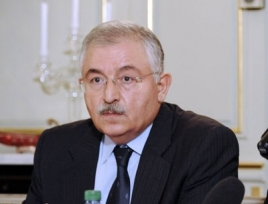 Paris Büyükelçisi Tahsin Burcuoğlu: “Türk Halkı Pazertesi Akşamına Kadar Vakur Olarak Beklesin”