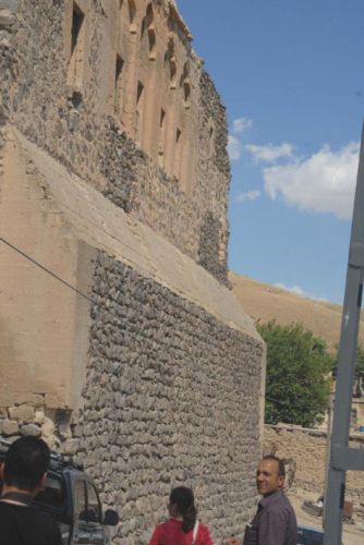 Süryaniler’in Tarihi Manastırı Temizlenip, İnanç Turizmine Kazandırılacak