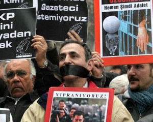 Tutuklu gazetecilerin tanıkları anlatıyor