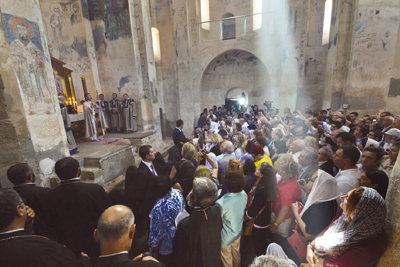 Ahtamar Sp. Haç’ta ayin Ermenistan’lıların aktif katılımıyla gerçekleşti (Fotoröportaj)