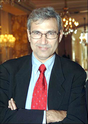 Pamuk’a ‘Legion D’honneur’ nişanı