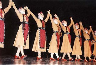 Սթամպուլի “Մարալ” երգի ու պարի խումբը Երեւանի մէջ