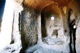 Աշխատանքներ սկսվեցին այն բանից հետո, երբ գանձ որոնողները ոչնչացրեցին պատմական հուշարձանները