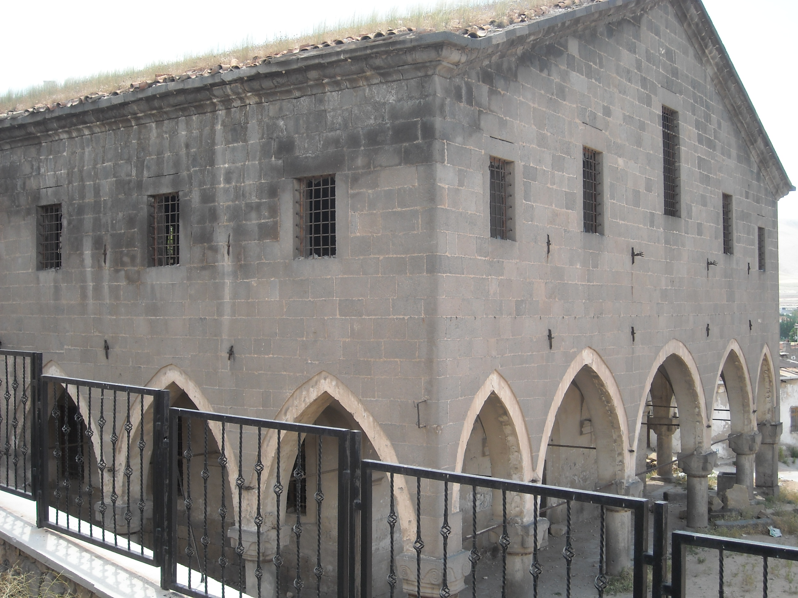Նիկտէյի հայապատկան եկեղեցին, դպրոցը եւ այլն