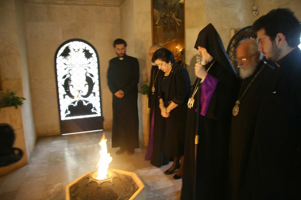 Ցեղասպանութիւնը հայութեան եւ կիպրացիներուն դէմ տարբեր ձեւերով կը շարունակուի, կ՛ըսէ Արամ կաթողիկոս