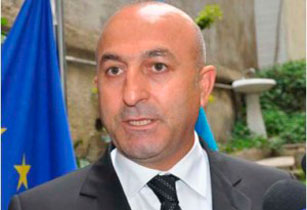 Ֆրանսուա Օլանտ Հայոց ցեղասպանութեան հարցով Սարքոզիէն աւելի վտանգաւոր է. Մեւլութ Չաւուշօղլու