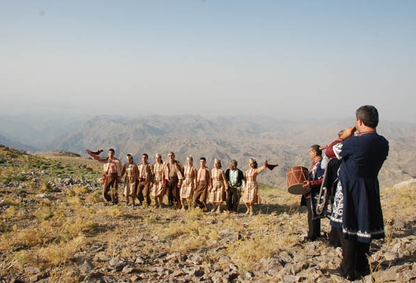 «Մարաթուկն» իրականացրեց Մգրոյի երազանքը. հասան Մարութա սար եւ պարեցին