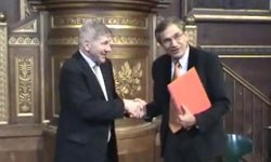 Դանիայում Օրհան Փամուքը մրցանակ է ստացել հայերի ներկայությամբ եւ առանց Թուրքիայի դեսպանի