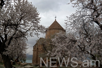 Վանի Աղթամարում 100 տարի անց հայերը նշել են Սուրբ Զատիկը