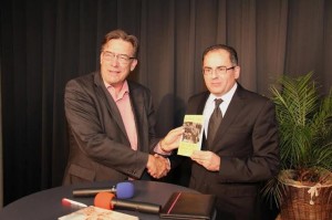 Հայոց Ցեղասպանութեան մասին գիրքեր` Ալմելոյի կեդրոնական գրադարանին