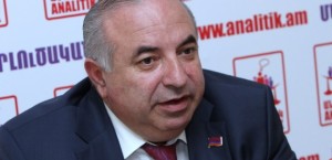 Երեսփոխան Արագած Ախոյեան կը խորհրդակցի տիգրանակերտի Սուր գաւառակի համաքաղաքապետներուն հետ