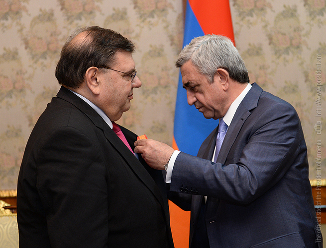 ՀՀ Նախագահը պարգեւատրեց ՀՅԴ Հայ Դատի Եւրոպայի յանձնախումբի գրասենեակի ղեկավարը
