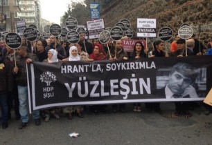 «Մեր եղբայրն ես, Հրա՛նտ». քրդամետ կուսակցությունը Դինքի մահվան տարելիցին նվիրված երթ է կազմակերպել