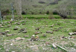 Անկարայում հայերից մնացած գերեզմանատունն ավերվում է