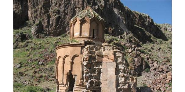 Տեկորում գտնվող Խծկոնք վանական համալիրի 5 հայկական եկեղեցիներից վերջինը ևս անհետ կորչելու վտանգի տակ է