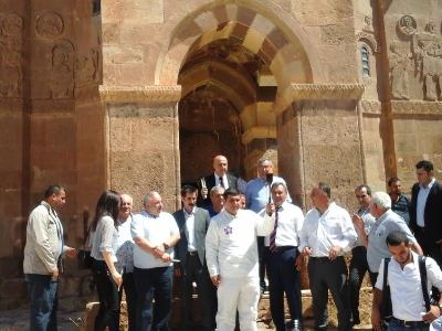 Համահայկական խաղերի ջահը վառվել է Վանա լճի Աղթամար կղզում՝ Սուրբ Խաչ եկեղեցում