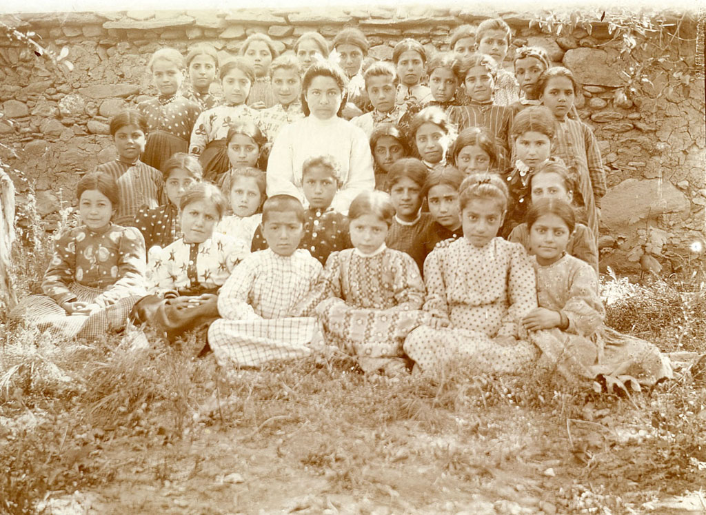 1915-ին թուրքերի կողմից Մուշում ողջակիզուած երեխաներ