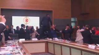 Թուրքիայի մեջլիսում Էրդողանի կուսակիցների ու քուրդ պատգամավորների միջեւ խոշոր ծեծկռտուք է տեղի ունեցել
