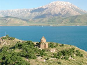 Վանի Աղթամար կղզու այցելուները միայն սակավաթիվ հայերն են