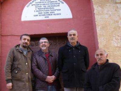 Դերիքում մուսուլման բնակիչները Սուրբ Ծնունդին նվերներով այցելել են շրջանի միակ հայ ընտանիքին