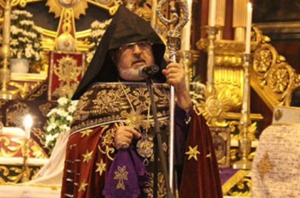 Պոլսահայերը, իբրեւ բողոքի նշան, բացակայած են Արամ արք. Աթէշեանի մատուցած պատարագէն