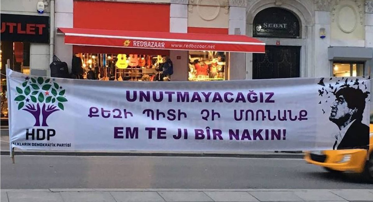 «Քեզի պիտի չմոռնանք». «Ժողովուրդներու ժողովրդավարական կուսակցութիւնը հայերէն պաստառ տեղադրած է Տինքի սպանութեան վայրը