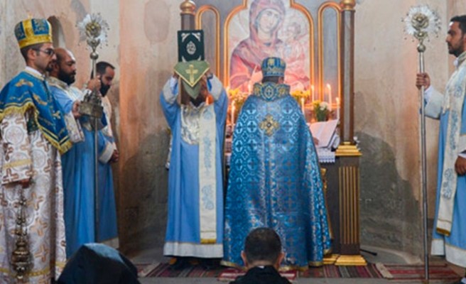 Պատարագ Աղթամարի Սուրբ Խաչ եկեղեցում