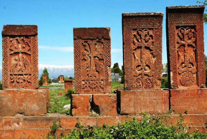 «Խաչքարը մարդկանց աղոթքն է առ Աստված». հորդանանցի լուսանկարիչը աշխարհին պատմում է հայկական խաչքարի մասին