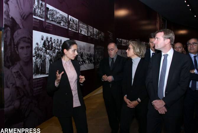 Պետք է անհապաղ և առանց վարանելու շարունակել մարդկանց բերել այստեղ. Իլ դը Ֆրանս տարածաշրջանի նախագահը՝ Ծիծեռնակաբերդի հուշահամալիրում