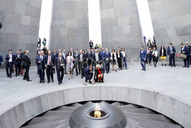 Մարդն ընդունակ է վատագոյնին, երբ կը մոռնայ, թէ ինչը զինք կը կապէ հարեւանի հետ. Մաքրոն