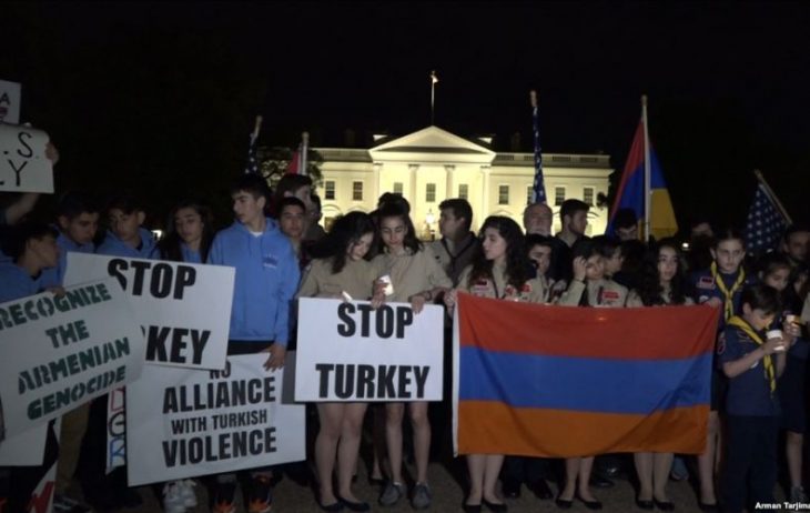 Հայոց Ցեղասպանութեան ճանաչման պահանջով մոմավառութիւն՝ Սպիտակ Տան առջեւ