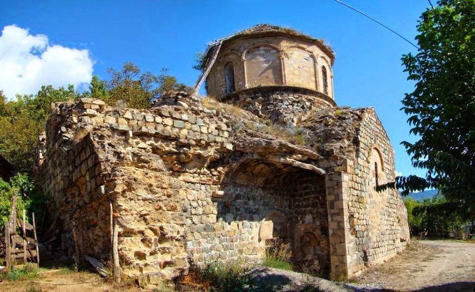Արդվինի հայկական եկեղեցու կողքին գյուղապետը զուգարանի շինարարություն է նախաձեռնել