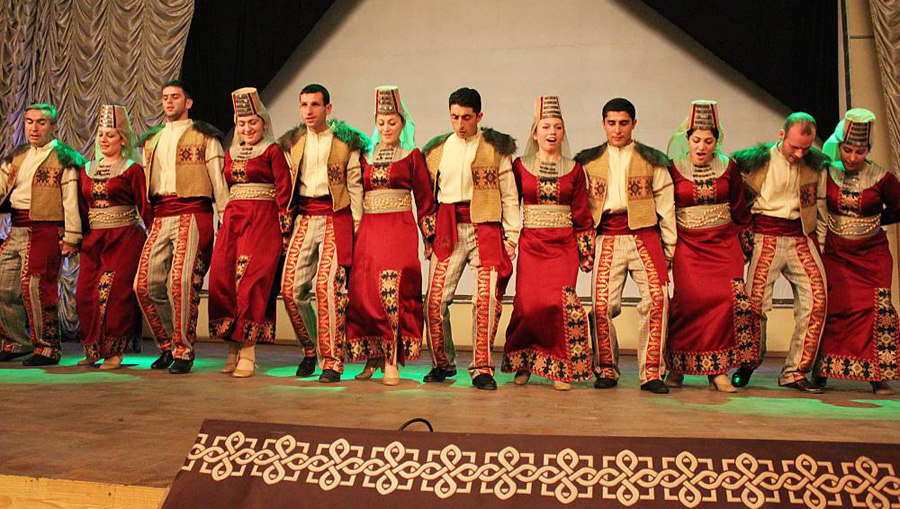 Ինքնութիւն. Հայ ըլլալու եւ զգալու բազմաթիւ ձեւեր
