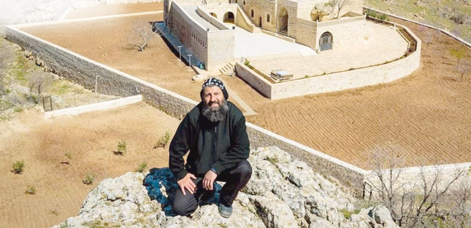 Քանի որ հոգեւորական եմ, չեմ կարող սուտ ասել. Թուրքիայում կալանված ասորի քահանան ընդունել է, որ օգնել է քուրդ զինյալներին