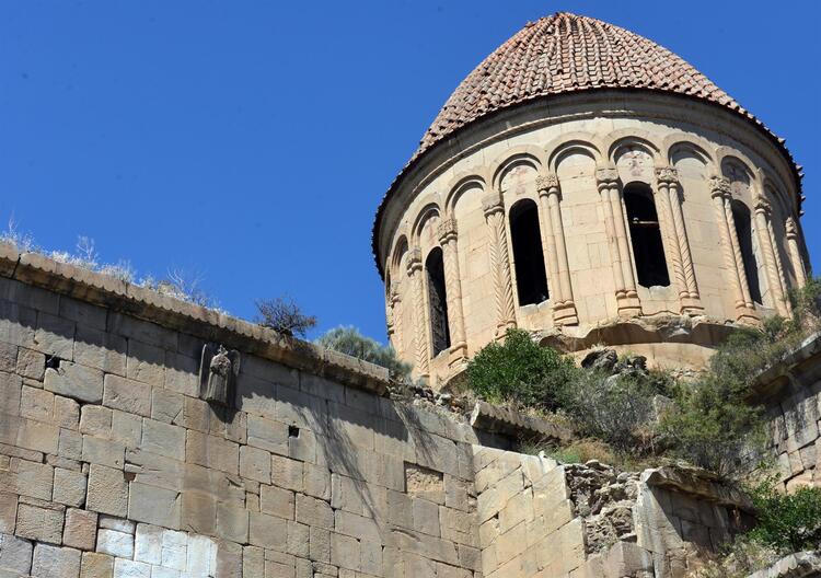 Օշվանքի պատերին գոյացած ճեղքերն անհանգստացնում են տեղի բնակիչներին