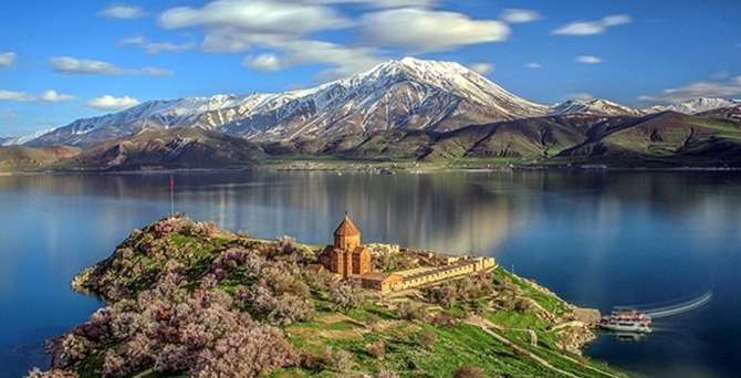 «Հյուրիեթ»-ի անդրադարձը Աղթամար կղզու Սուրբ Խաչ եկեղեցուն